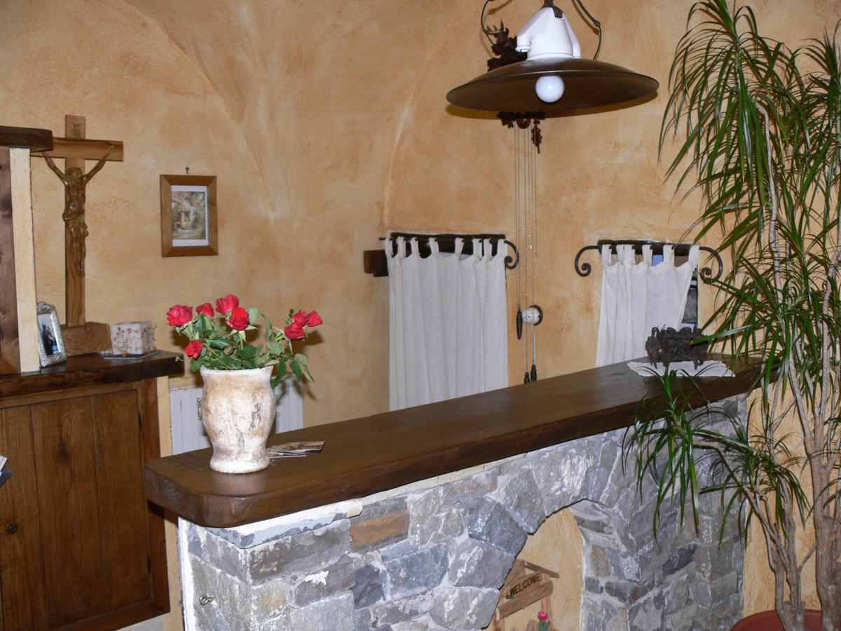 Il Cappellaio Matto Bed & Breakfast Montalto Ligure Bagian luar foto