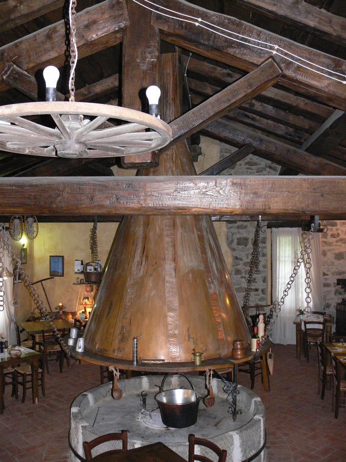 Il Cappellaio Matto Bed & Breakfast Montalto Ligure Bagian luar foto