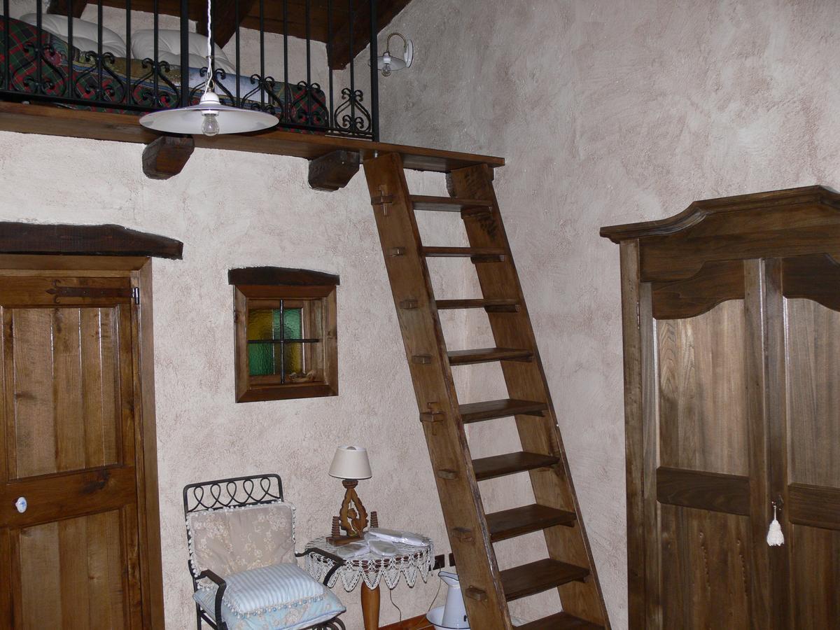 Il Cappellaio Matto Bed & Breakfast Montalto Ligure Bagian luar foto