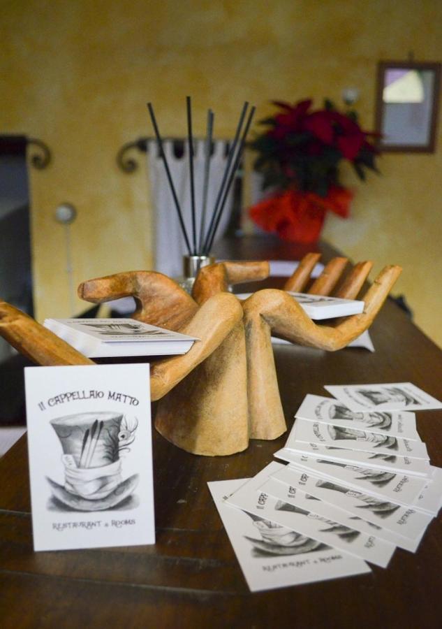 Il Cappellaio Matto Bed & Breakfast Montalto Ligure Bagian luar foto