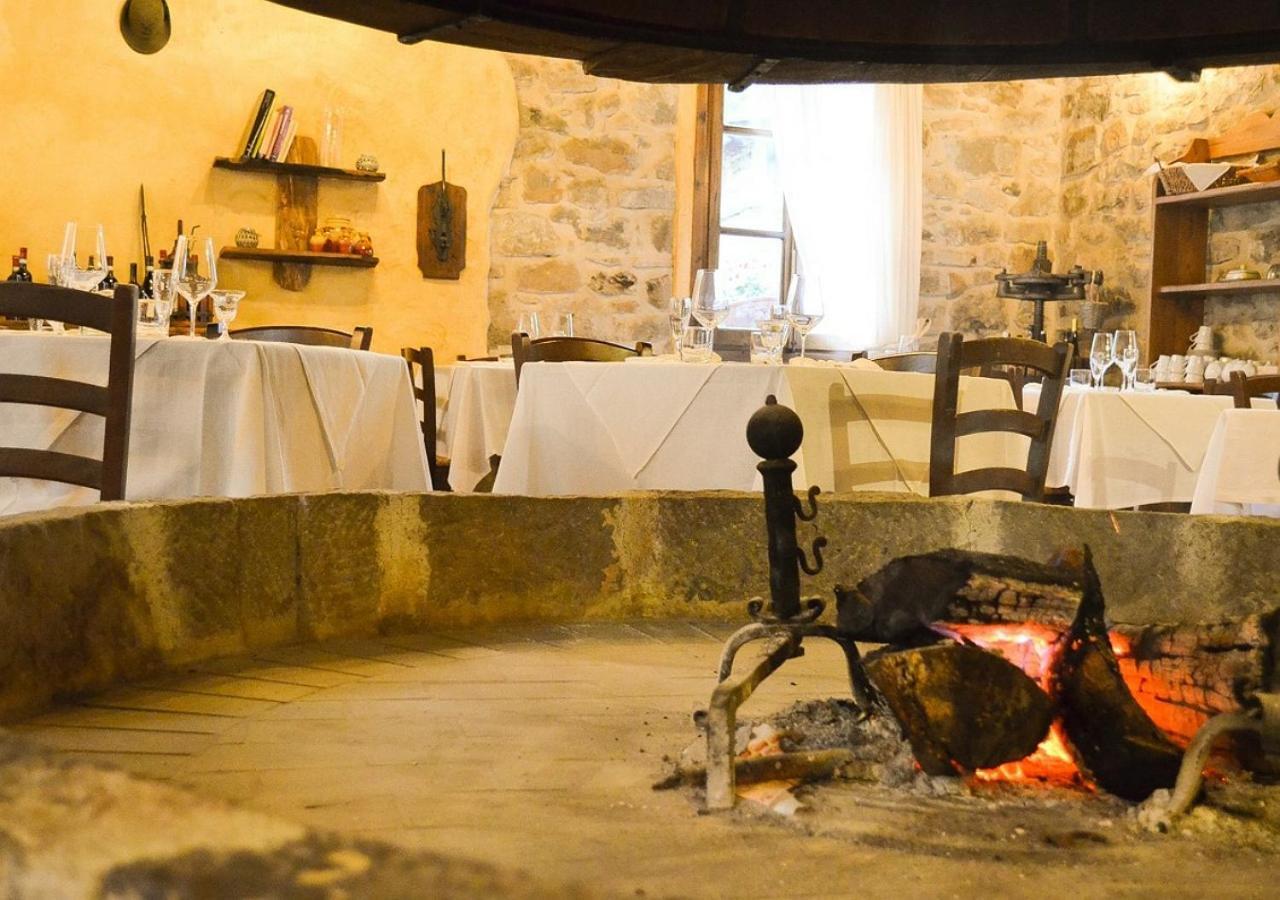 Il Cappellaio Matto Bed & Breakfast Montalto Ligure Bagian luar foto