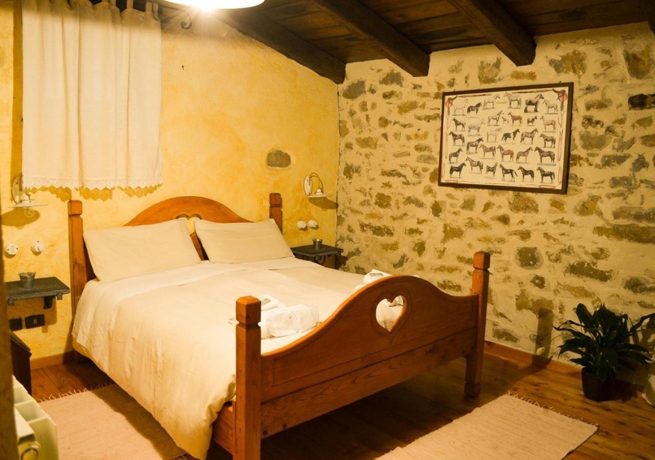 Il Cappellaio Matto Bed & Breakfast Montalto Ligure Bagian luar foto
