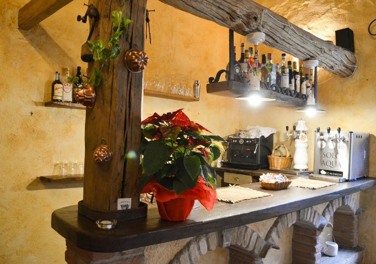 Il Cappellaio Matto Bed & Breakfast Montalto Ligure Bagian luar foto