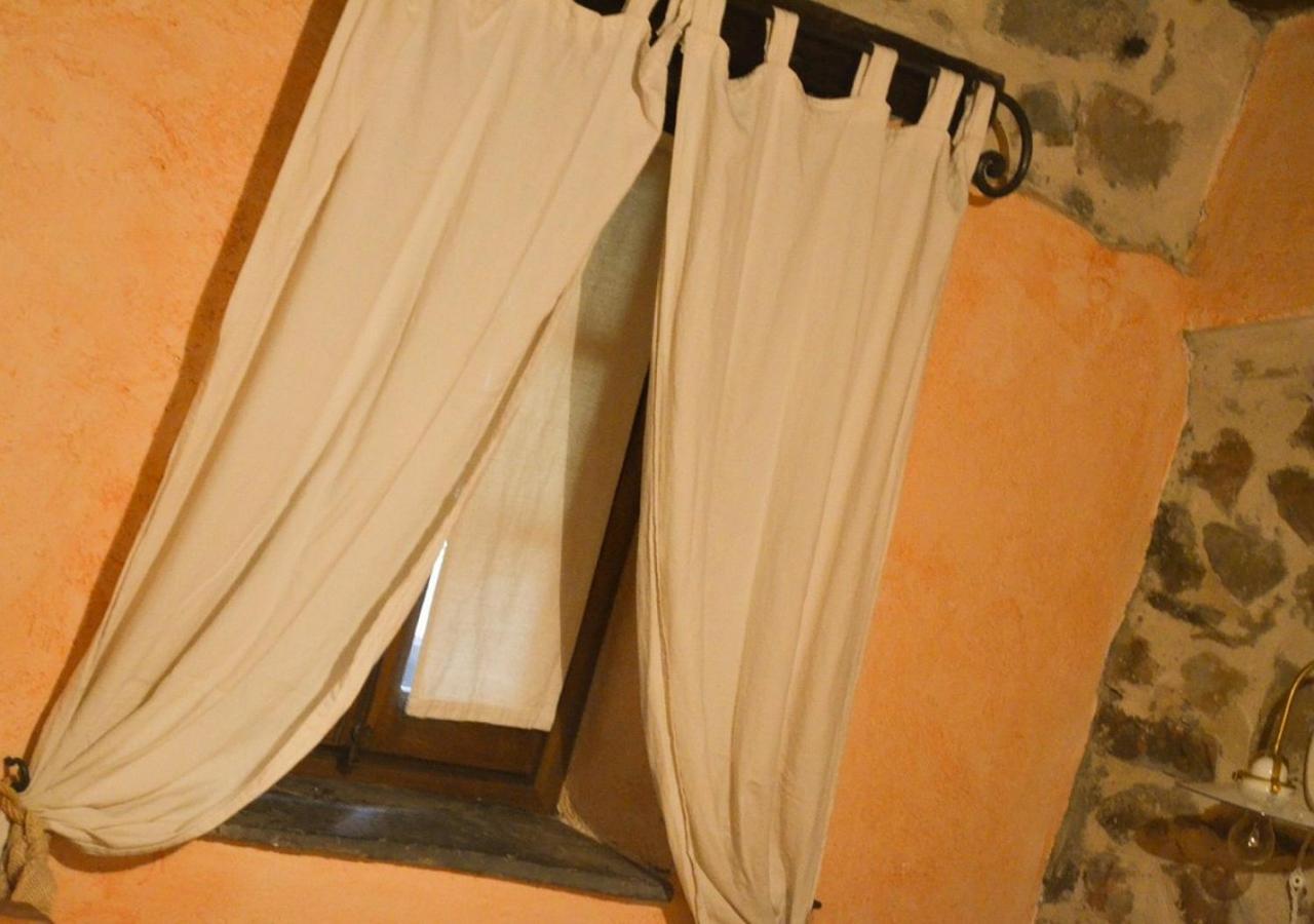 Il Cappellaio Matto Bed & Breakfast Montalto Ligure Bagian luar foto