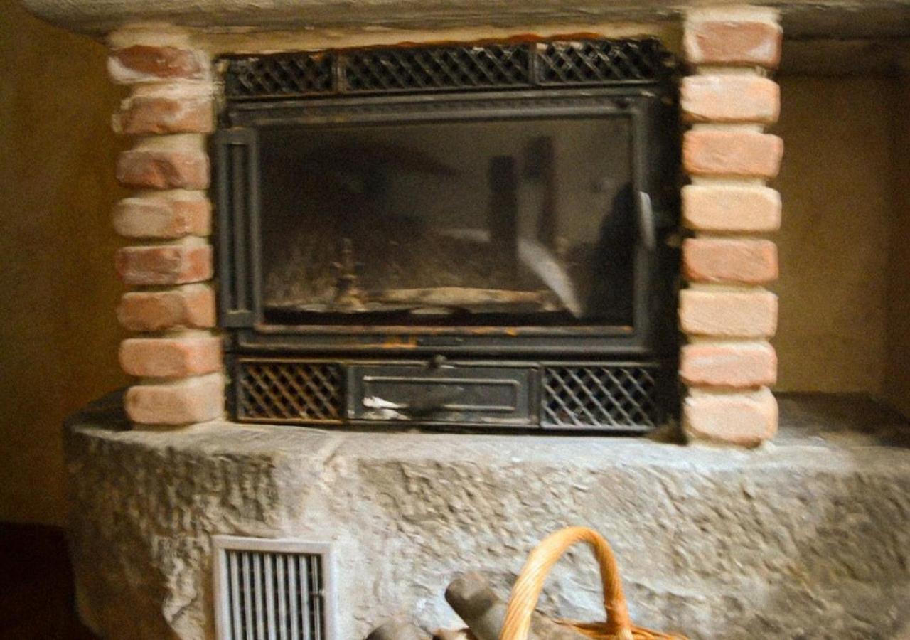 Il Cappellaio Matto Bed & Breakfast Montalto Ligure Bagian luar foto