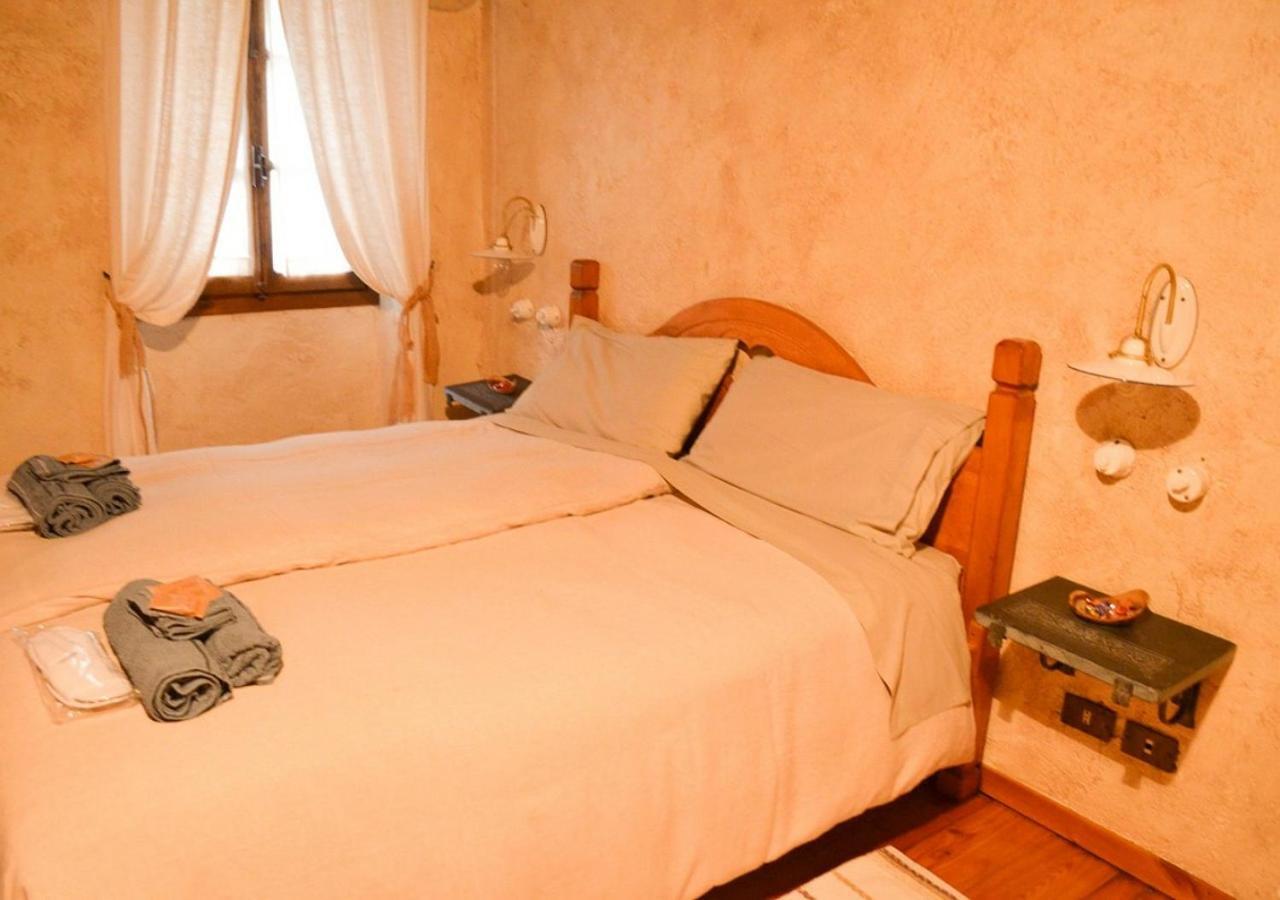 Il Cappellaio Matto Bed & Breakfast Montalto Ligure Bagian luar foto