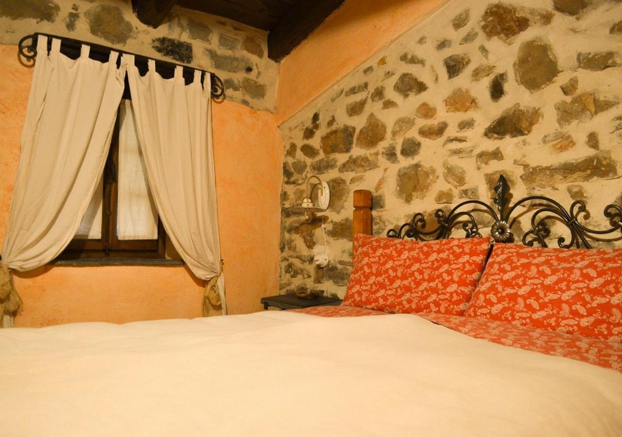 Il Cappellaio Matto Bed & Breakfast Montalto Ligure Bagian luar foto