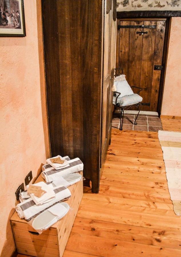 Il Cappellaio Matto Bed & Breakfast Montalto Ligure Bagian luar foto