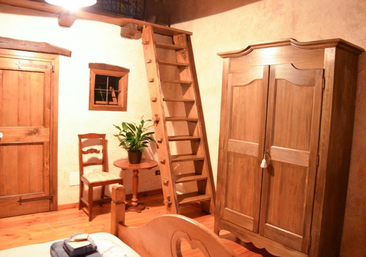 Il Cappellaio Matto Bed & Breakfast Montalto Ligure Bagian luar foto